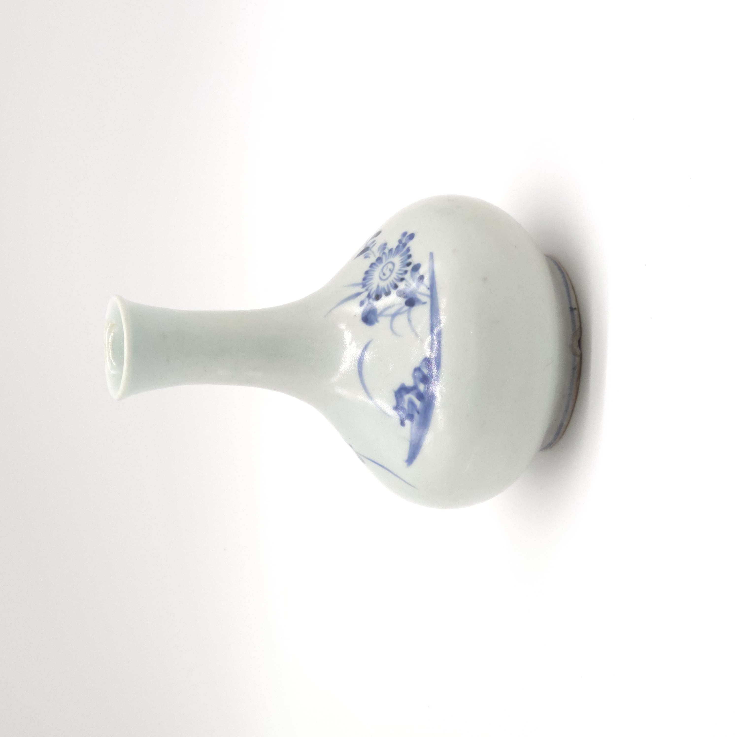 조선 백자청화괴석난초문병